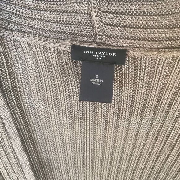 ANN TAYLOR  cardigan - Picture 2 of 3